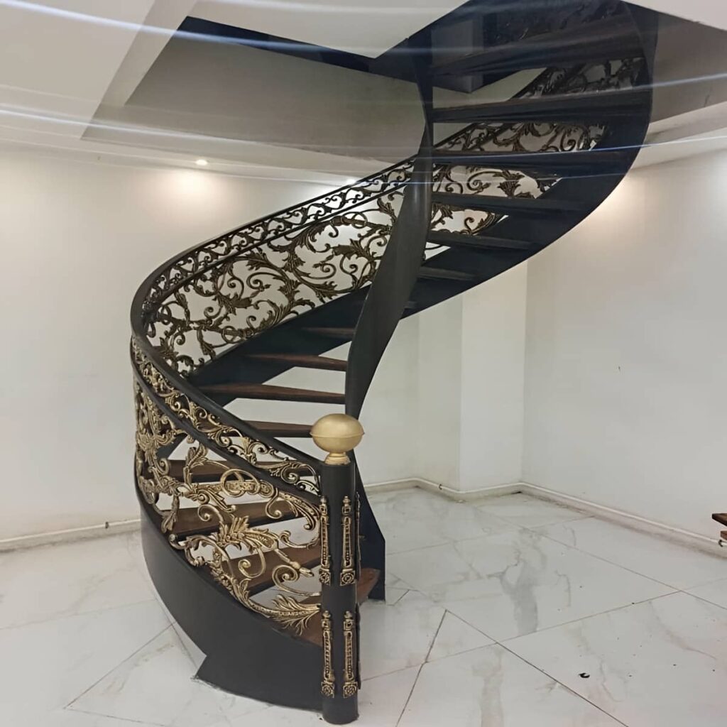 نرده فرفورژه بالکن با متریال مقاوم برای استفاده مداوم