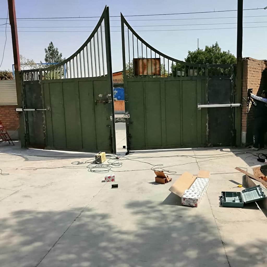 جک درب پارکینگ استان یزد مدل بازویی سفید