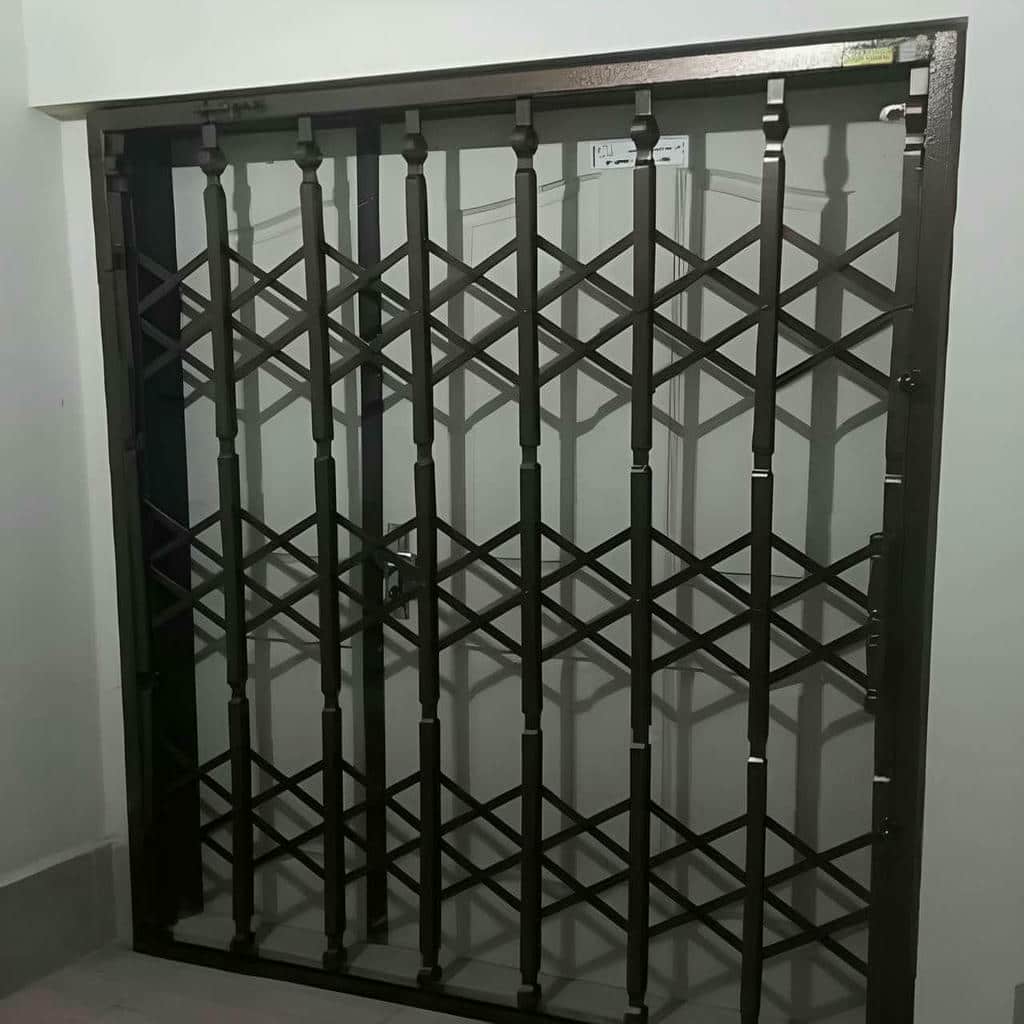 حفاظ درب آکاردئونی فلزی استان ایلام