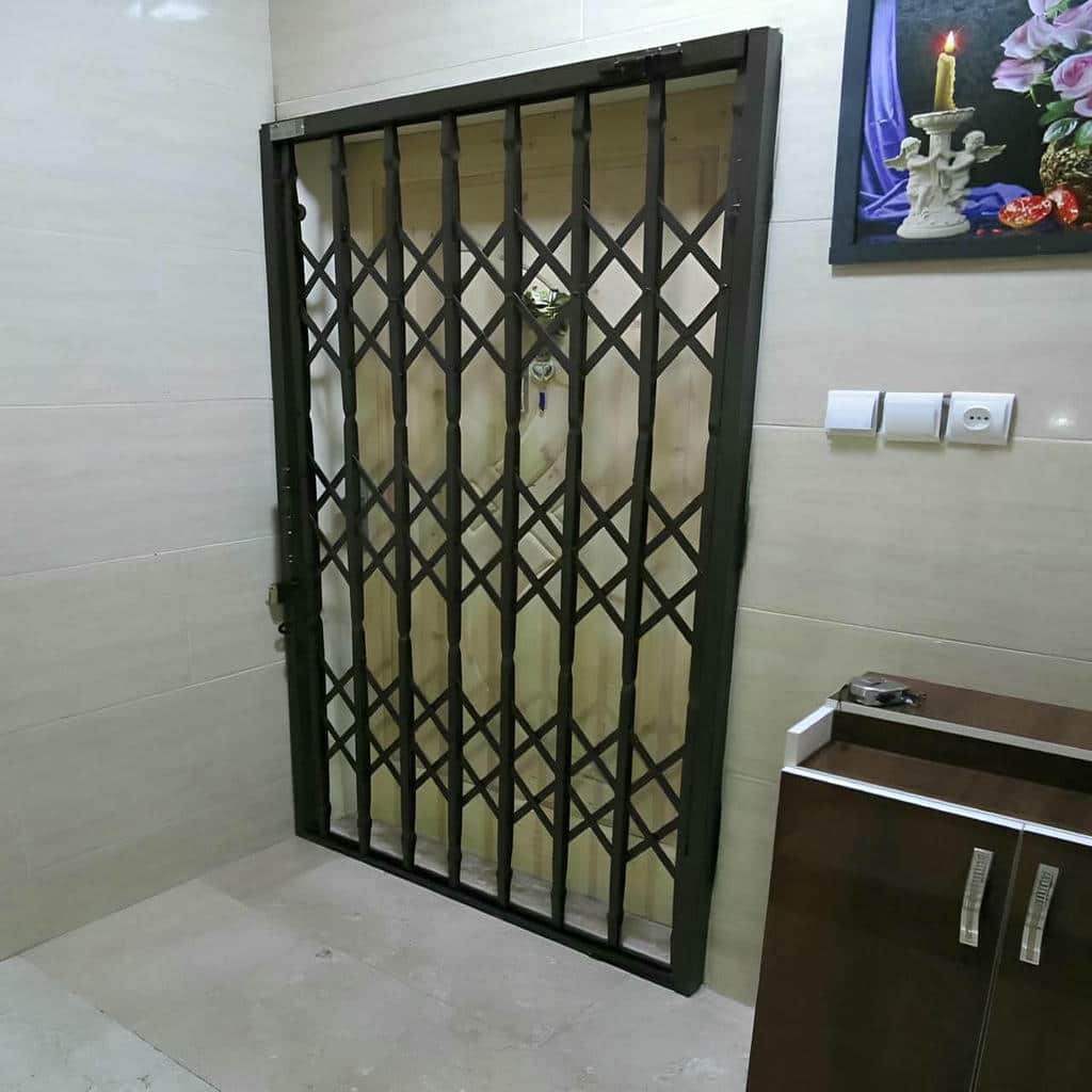 حفاظ درب آکاردئونی فلزی همدان