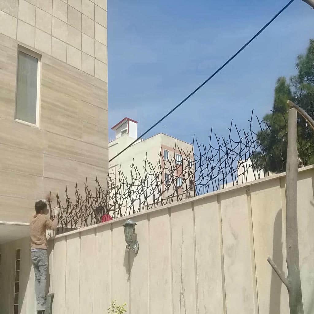 حفاظ دیوار بیرجند با مدل شاخ گوزنی فلزی
