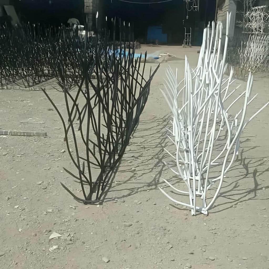 حفاظ دیوار سرنیزه ای استان قم کنار نمای ساختمان