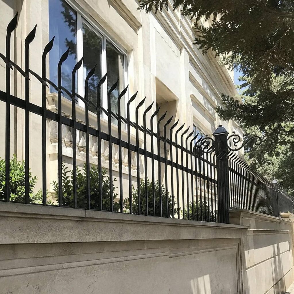 حفاظ دیوار شاخ گوزنی اردبیل با پوشش فلزی