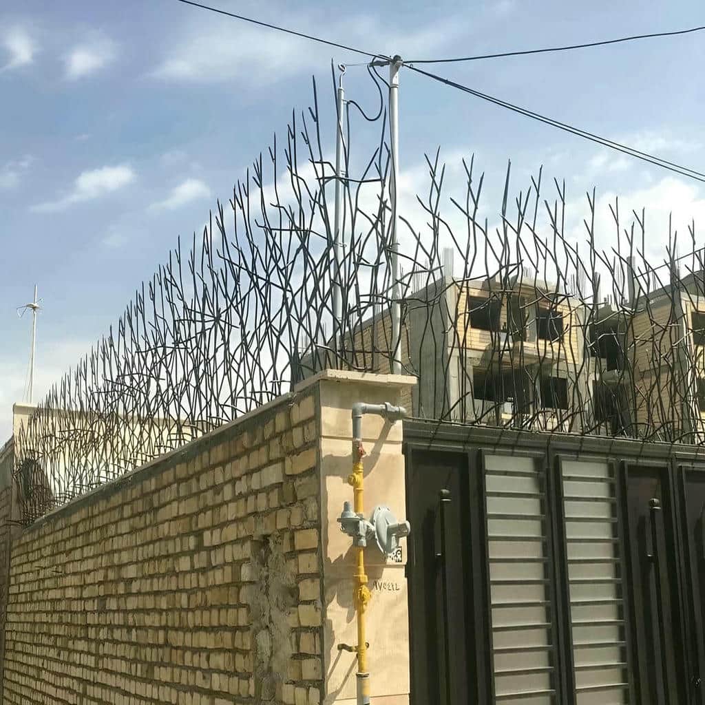 حفاظ دیوار یزد روی دیوار محوطه حفاظ دیوار یزد روی دیوار محوطه