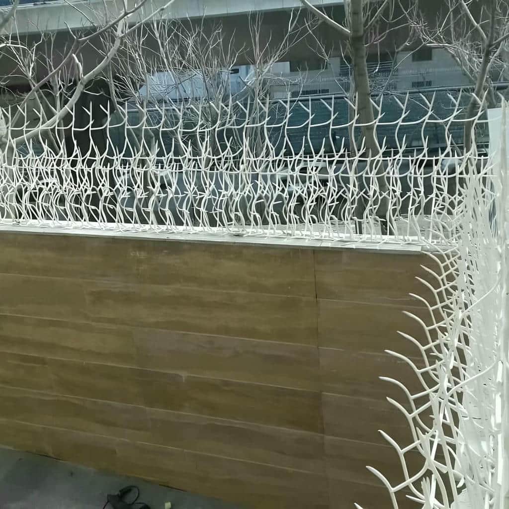حفاظ سرنیزه ای استان کردستان روی دیوار حفاظ سرنیزه ای استان کردستان روی دیوار