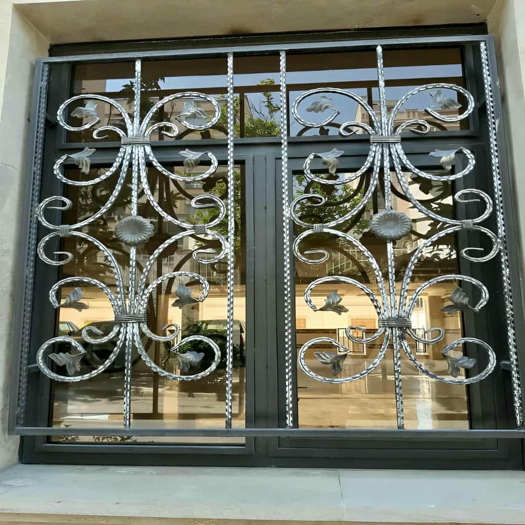 حفاظ پنجره آهنی با طرح ساده