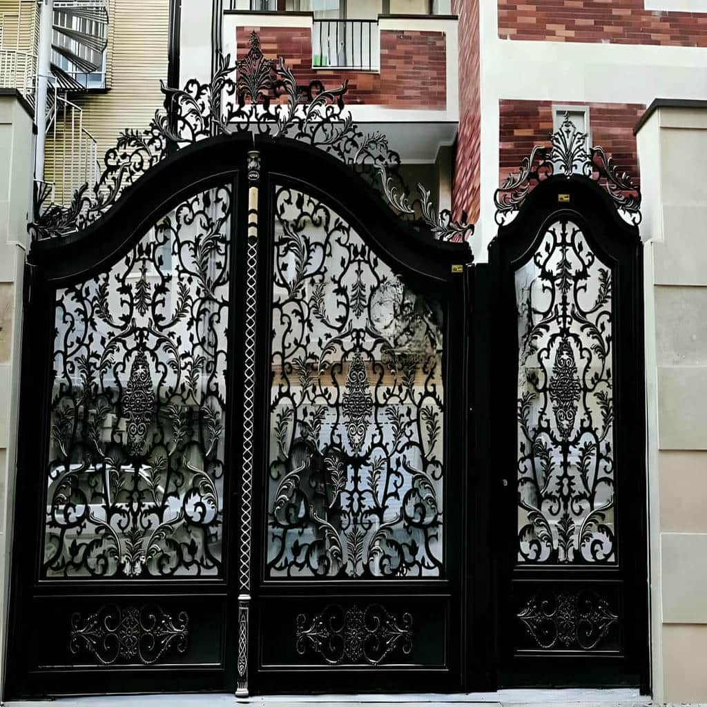درب آهنی مدرن نمای ساختمان مسکونی