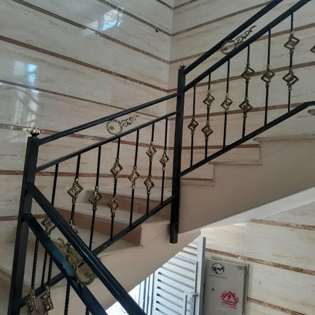 نرده پله چوبی طراحی شده نرده پله چوبی طراحی شده