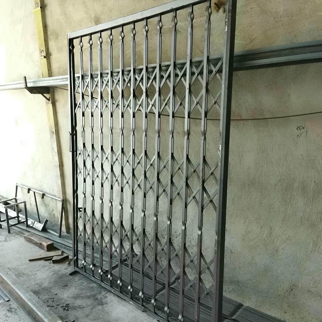 گارد آکاردئونی ورودی ساختمان استان اردبیل