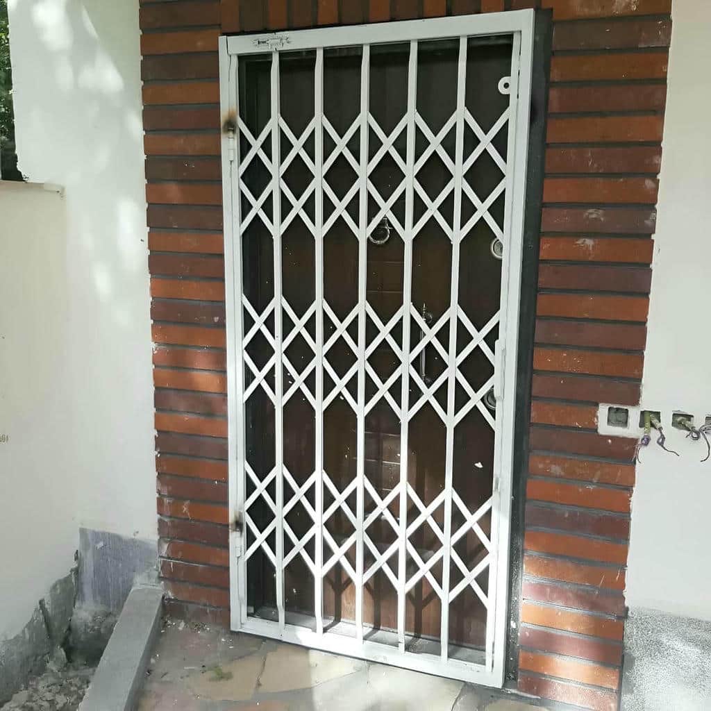 گارد آکاردئونی ورودی ساختمان با پوشش رنگی