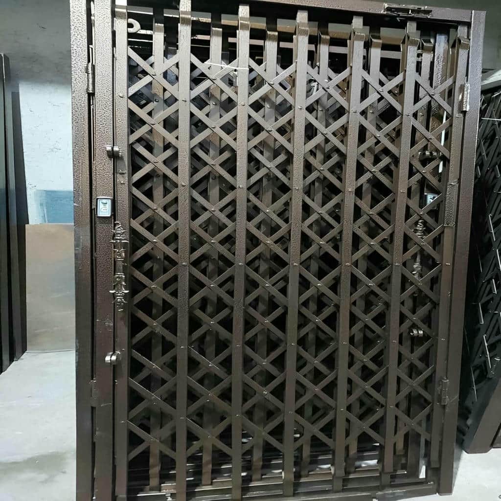 حفاظ درب آکاردئونی فلزی استان هرمزگان مرکز تخصصی حفاظ درب آکاردئونی در استان هرمزگان