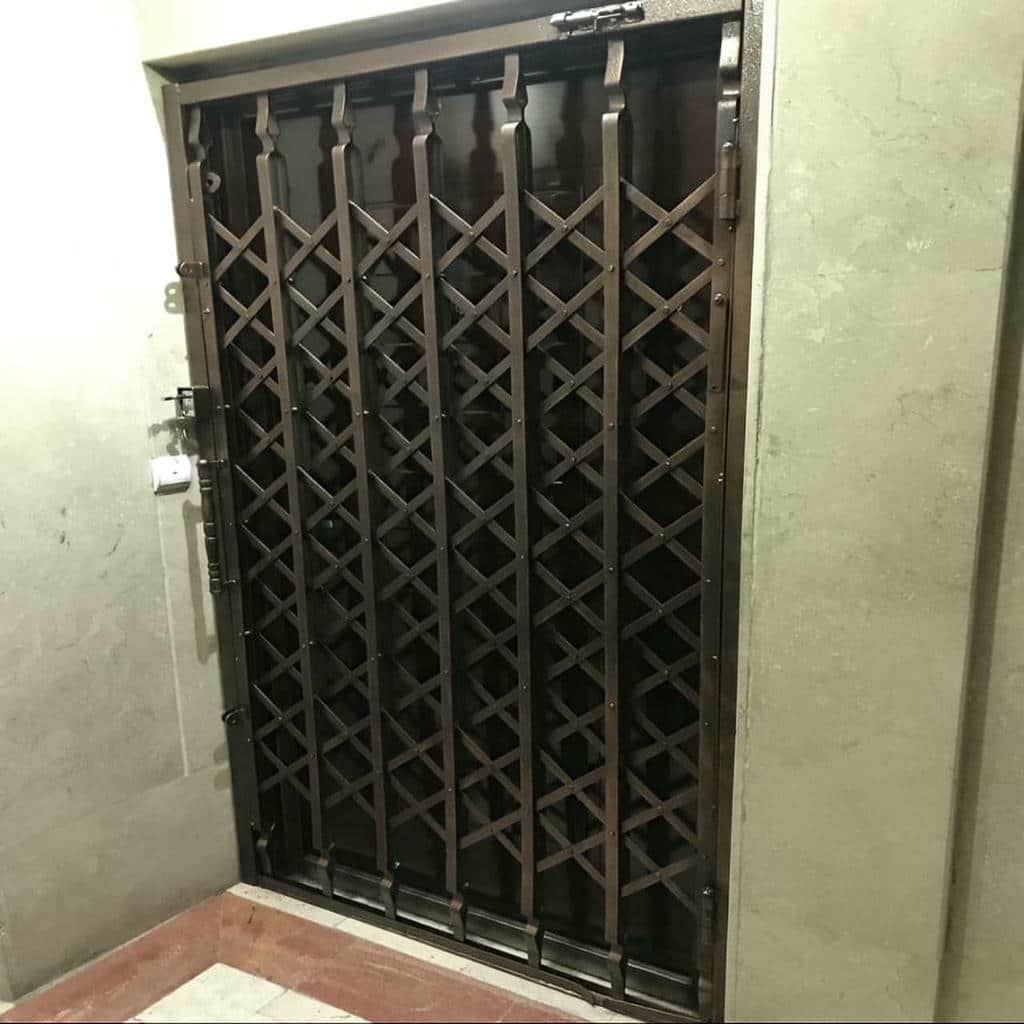 درب آکاردئونی فلزی رشت ورودی آپارتمان مرکز تخصصی درب آکاردئونی و انواع حفاظ درب آپارتمان در رشت