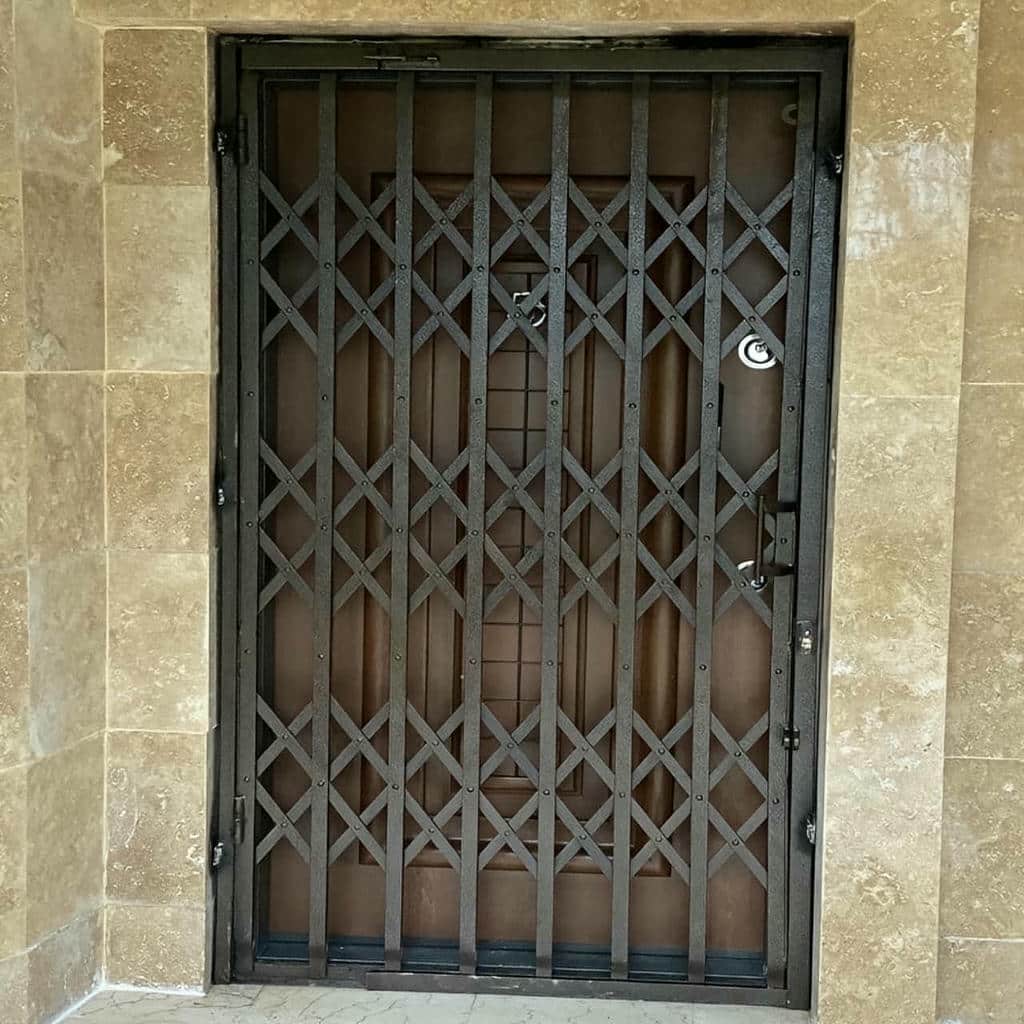 مرکز تخصصی حفاظ درب آکاردئونی در استان زنجان